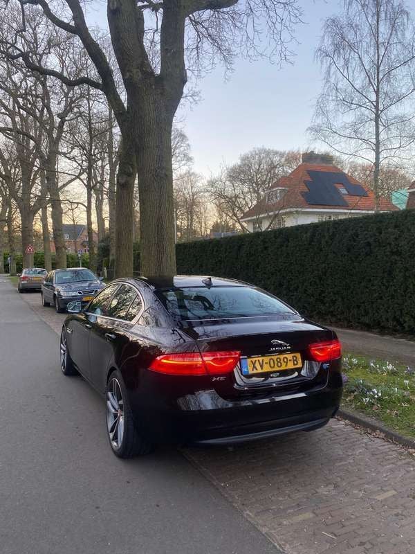Zwart Gebruikt 2015 Jaguar XE Portfolio Sedan | € 12.999 - Afbeelding 1/4