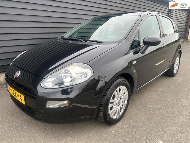 Zwart Gebruikt 2013 Fiat Punto Evo Dynamic Hatchback | € 4.745 (Iets duurder) - Afbeelding 1/4