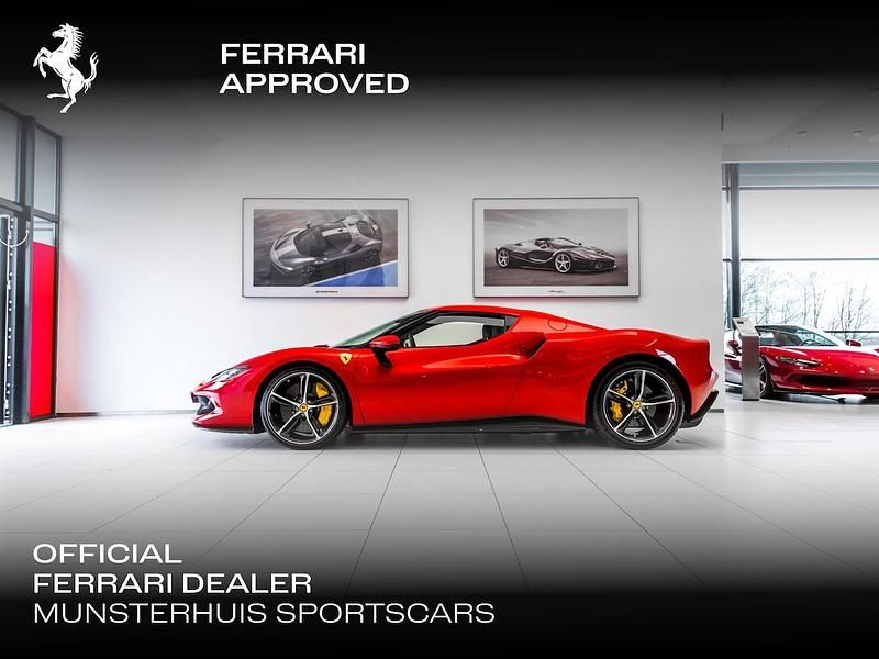 Rood (parellak) Gebruikt 2023 Ferrari 296 Coupé | € 300.000 - Afbeelding 1/4