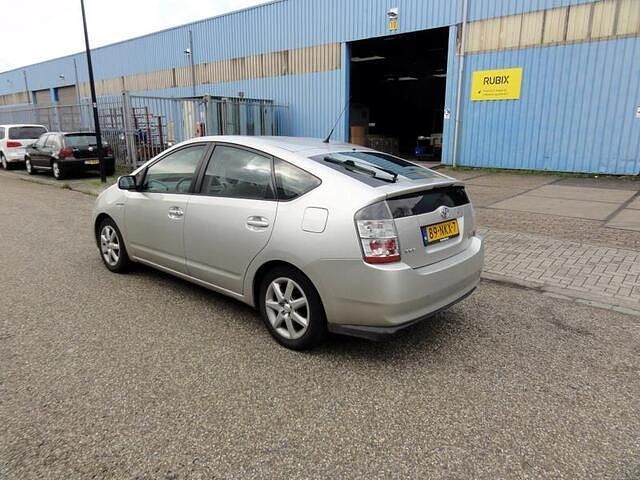 Occasion Toyota Prius 78 PK (57 kW) 2005 Grijs (metallic) Hatchback