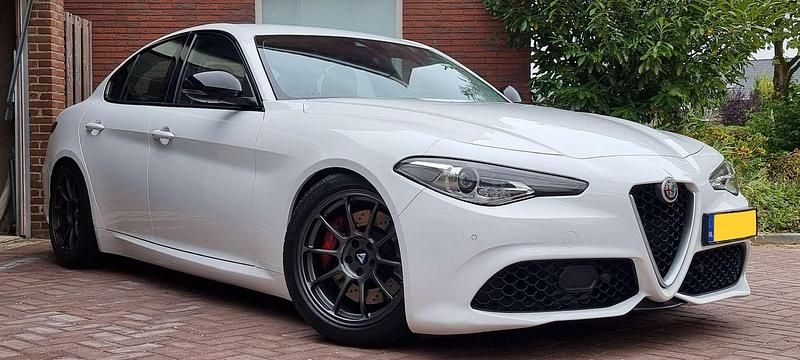 Wit Gebruikt 2018 Alfa Romeo Giulia Super Sedan | € 23.500 (Eerlijke prijs) - Afbeelding 1/4