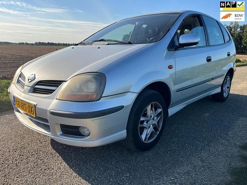 Grijs Gebruikt 2001 Nissan Almera Tino Comfort MPV | € 1.650 - Afbeelding 1/4