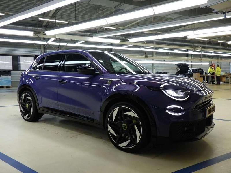 Occasion Abarth 600e Scorpionissima 206 kW (281 PK) 2025 Paars SUV