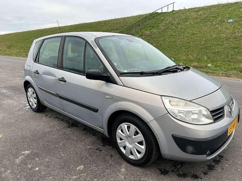 Occasion Renault Scénic II 135 PK (99 kW) 2004 Grijs MPV
