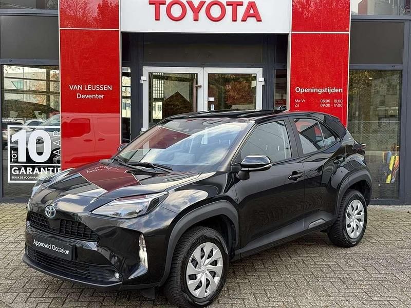 Zwart Occasion 2024 Toyota Yaris Cross SUV | € 25.400 (Super prijs) - Afbeelding 1/4