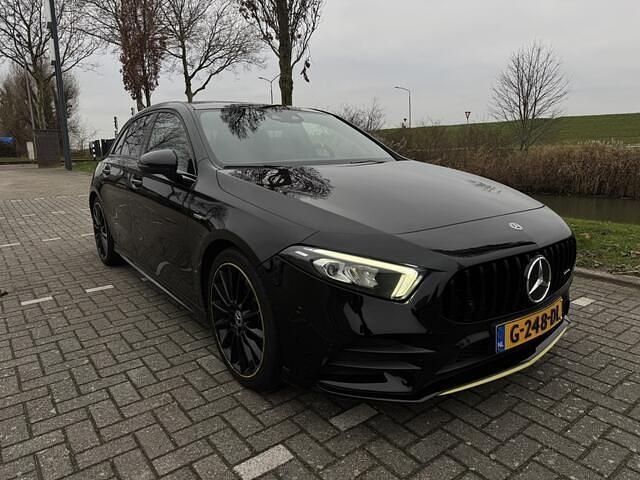 Occasion Mercedes A250 Premium Plus 225 PK (165 kW) 2018 Zwart (metallic) Hatchback