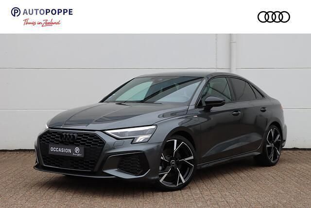Grijs Gebruikt 2020 Audi A3 Basis Sedan | € 28.950 - Afbeelding 1/4