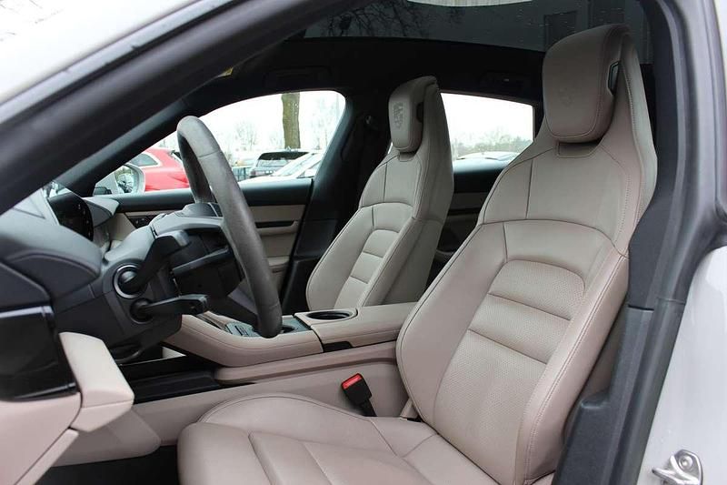 Occasion Porsche Taycan Sport Turismo 300 kW (408 PK) 2023 Grijs Stationwagen