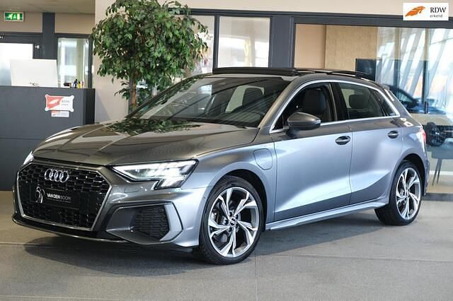 Occasion Audi A3 Sportback S-Line 204 PK (150 kW) 2022 Grijs Hatchback