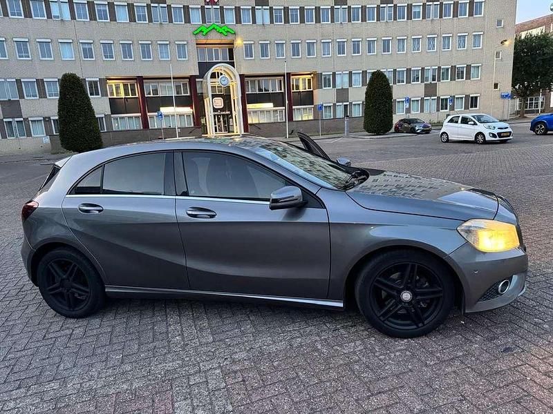 Grijs Gebruikt 2012 Mercedes A180 Prestige Stationwagen | € 8.300 (Goede deal) - Afbeelding 1/4