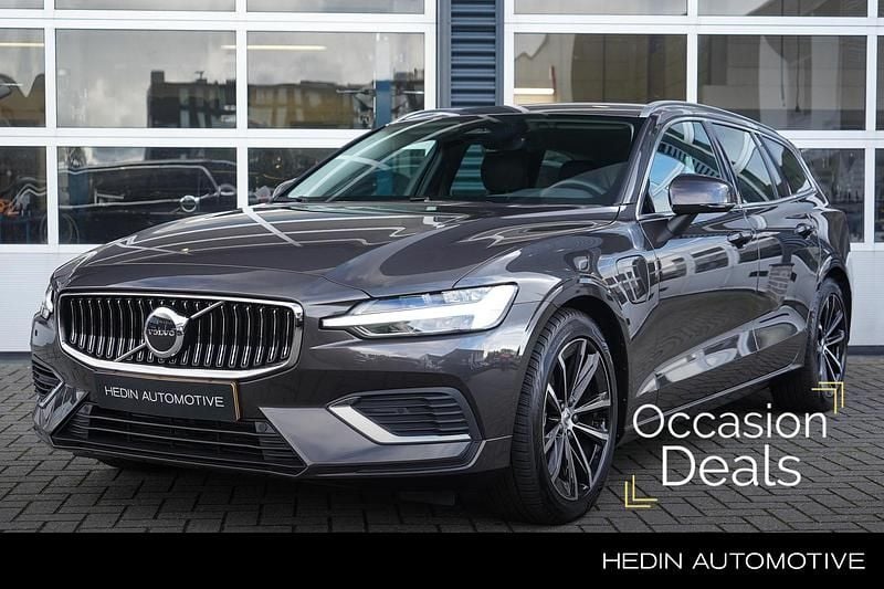 Grijs Occasion 2025 Volvo V60 Stationwagen | € 41.995 (Super prijs) - Afbeelding 1/4