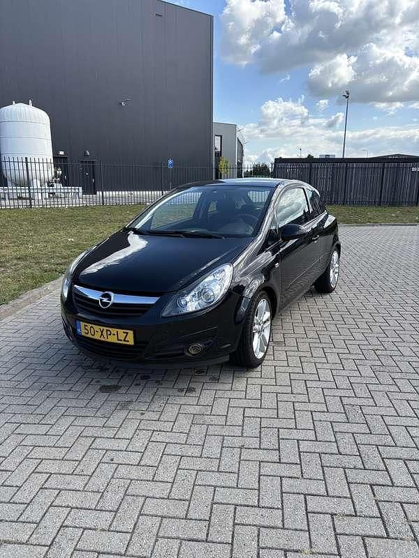 Zwart Gebruikt 2007 Opel Corsa Sport MPV | € 3.000 (Eerlijke prijs) - Afbeelding 1/4