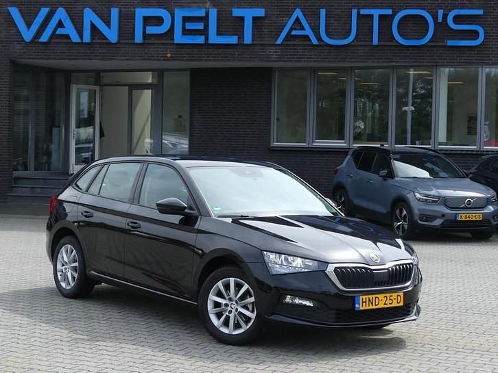Zwart Gebruikt 2021 Skoda Scala Style Hatchback | € 13.900 (Goede deal) - Afbeelding 1/4