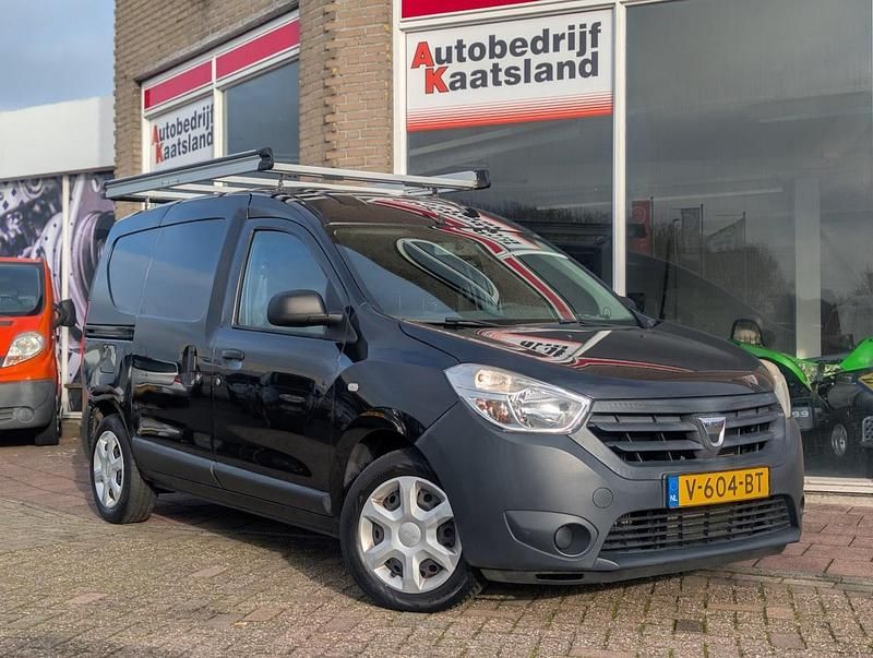 Zwart (metallic) Gebruikt 2016 Dacia Dokker Ambiance | € 4.498 (Super prijs) - Afbeelding 1/4