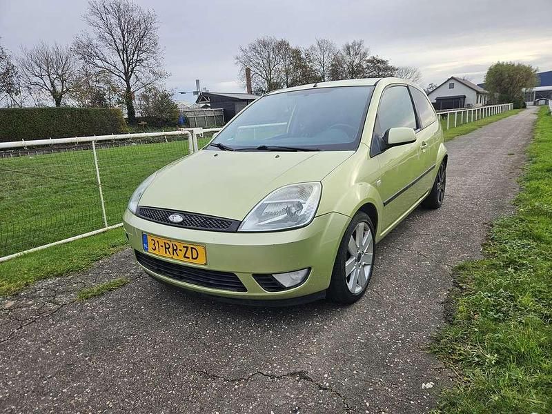Groen Gebruikt 2005 Ford Fiesta Futura Hatchback | € 550 (Goede deal) - Afbeelding 1/4