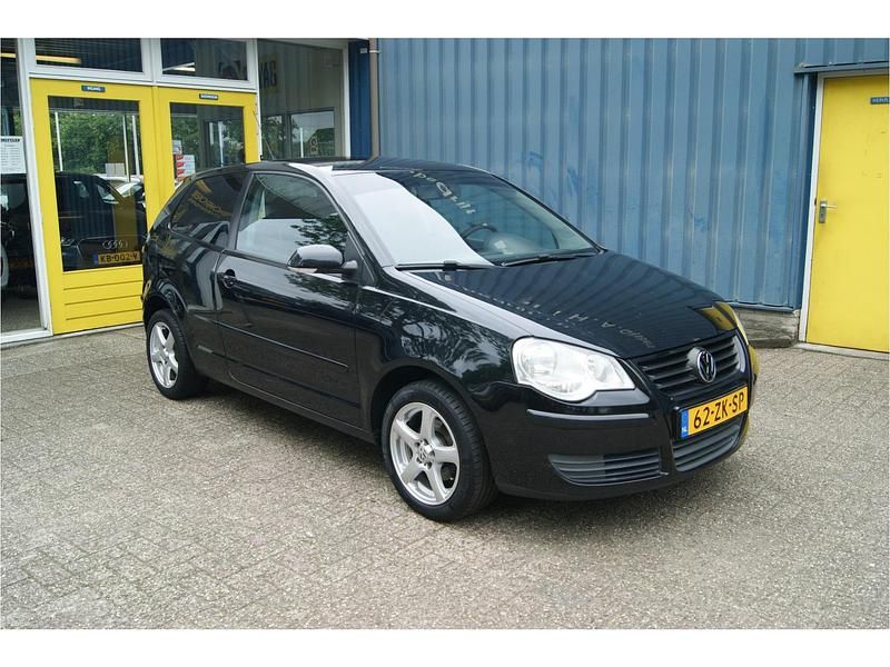 Zwart Gebruikt 2008 VW Polo Hatchback | € 2.777 (Goede deal) - Afbeelding 1/4