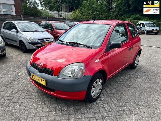 Rood Gebruikt 1999 Toyota Yaris Hatchback | € 850 (Eerlijke prijs) - Afbeelding 1/4
