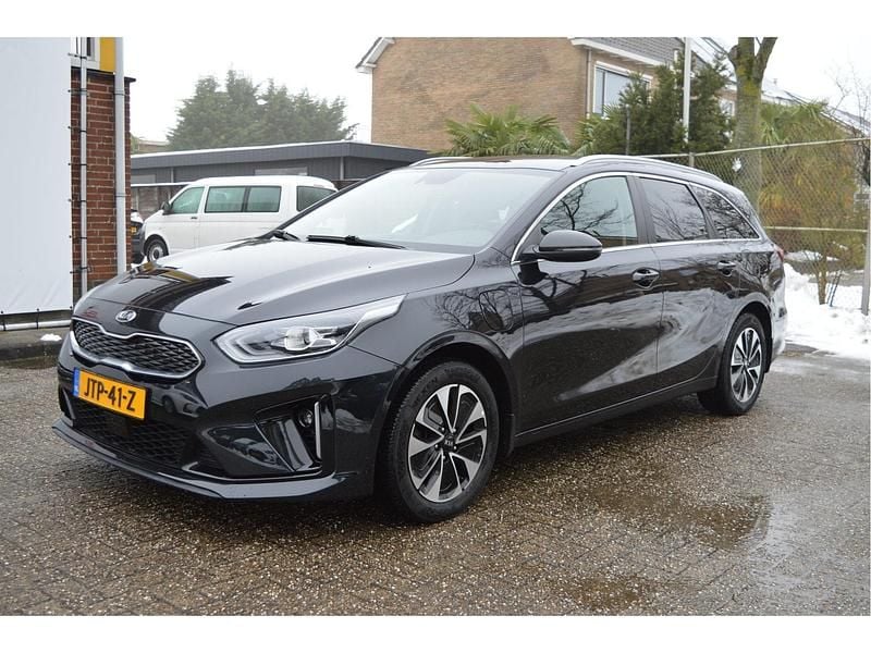Zwart Occasion 2021 Kia Ceed Hatchback | € 18.790 (Goede deal) - Afbeelding 1/4