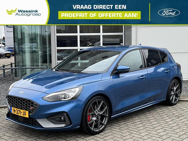 Blauw (metallic) Gebruikt 2020 Ford Focus ST Hatchback | € 28.690 (Goede deal) - Afbeelding 1/4