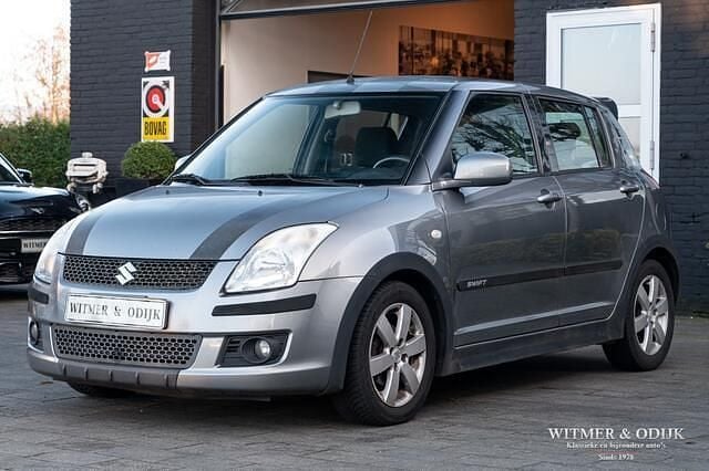 Grijs (metallic) Occasion 2009 Suzuki Swift Comfort Hatchback | € 4.950 (Eerlijke prijs) - Afbeelding 1/4
