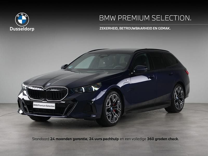Blauw Occasion 2025 BMW 550e Performance Stationwagen | € 80.950 (Eerlijke prijs) - Afbeelding 1/4