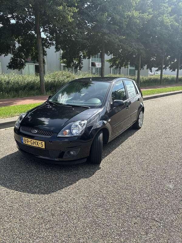 Zwart Gebruikt 2008 Ford Fiesta Futura Hatchback | € 1.000 (Goede deal) - Afbeelding 1/4