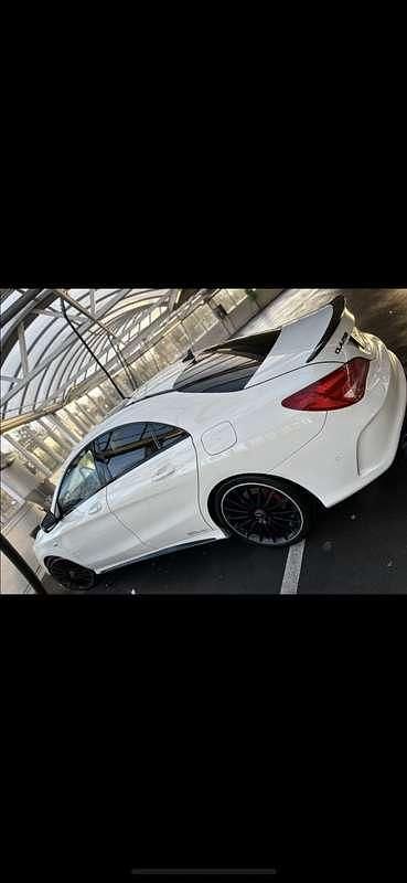Wit Gebruikt 2014 Mercedes CLA250 Prestige Sedan | € 19.950 (Eerlijke prijs) - Afbeelding 1/4