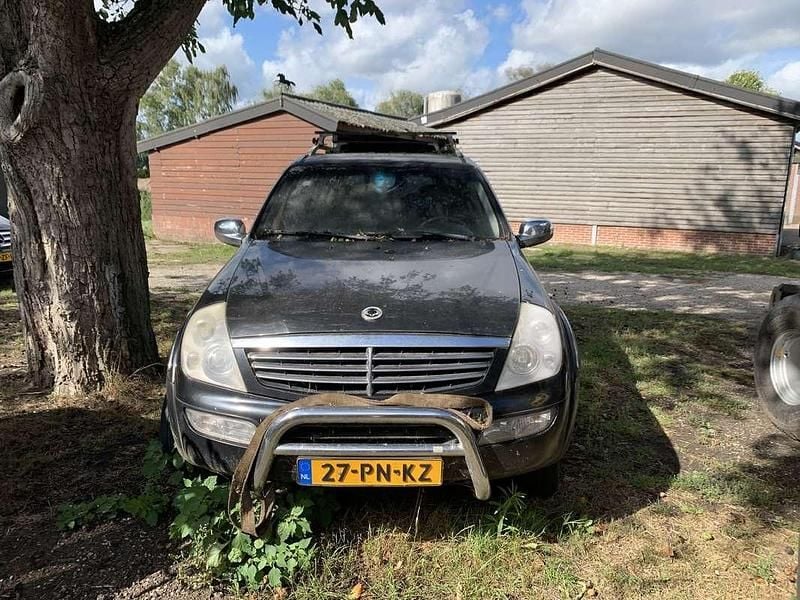 Zwart Gebruikt 2004 Ssangyong (KGM) Rexton SUV | € 1.000 - Afbeelding 1/3