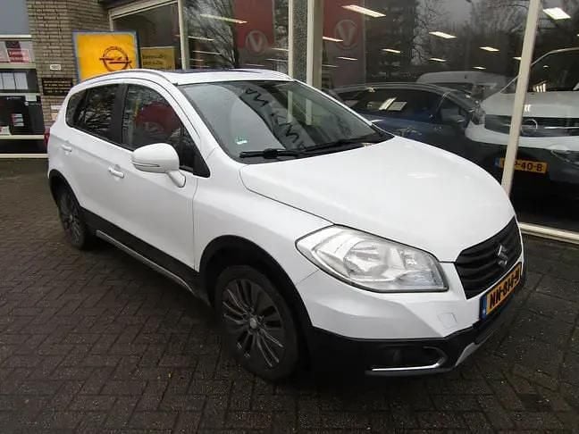 Wit Gebruikt 2013 Suzuki SX4 S-Cross SUV | € 9.900 (Eerlijke prijs) - Afbeelding 1/4