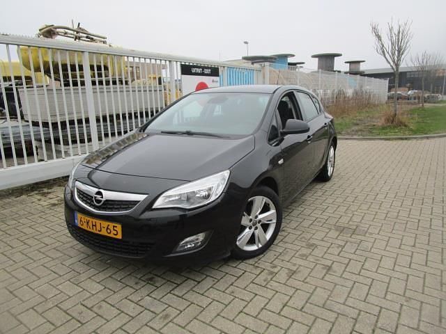 Zwart Gebruikt 2012 Opel Astra Cosmo Hatchback | € 2.650 - Afbeelding 1/4