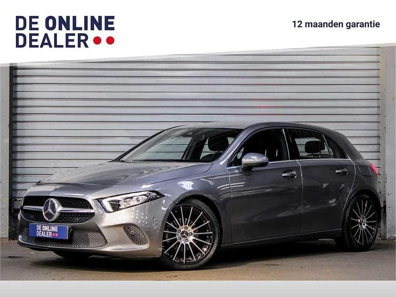 Grijs Gebruikt 2019 Mercedes A180 Premium Hatchback | € 23.450 (Goede deal) - Afbeelding 1/4