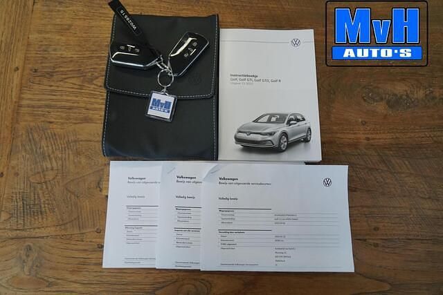 Grijs Gebruikt 2023 VW Golf VIII Business Hatchback | € 23.499 (Super prijs) - Afbeelding 1/3
