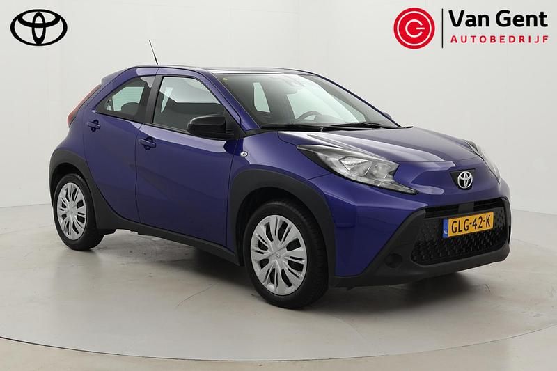 Blauw Gebruikt 2024 Toyota Aygo X Play SUV | € 18.499 - Afbeelding 1/4