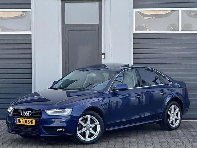 Blauw Occasion 2013 Audi A4 S-Line Sedan | € 10.995 (Eerlijke prijs) - Afbeelding 1/4