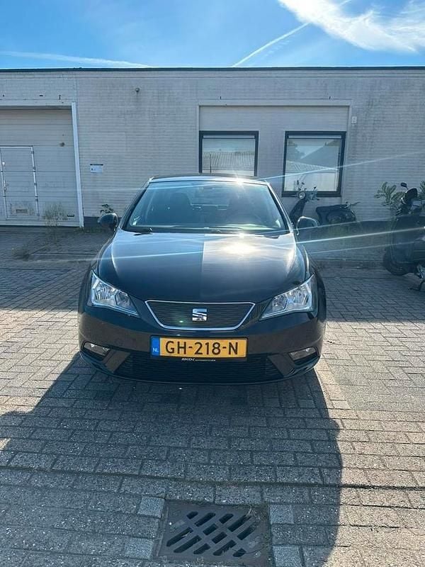 Zwart Gebruikt 2015 Seat Ibiza Style Hatchback | € 4.250 (Eerlijke prijs) - Afbeelding 1/4