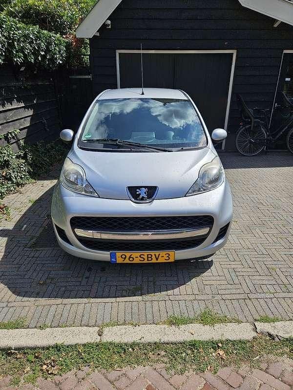 Grijs Gebruikt 2011 Peugeot 107 Hatchback | € 4.000 (Goede deal) - Afbeelding 1/4