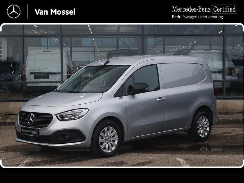 Grijs (metallic) Gebruikt 2023 Mercedes Citan 110 Van | € 20.945 (Eerlijke prijs) - Afbeelding 1/4