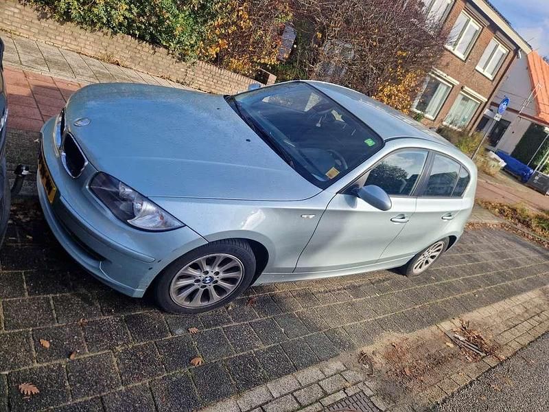 Groen Gebruikt 2007 BMW 118 Hatchback | € 3.999 (Goede deal) - Afbeelding 1/4
