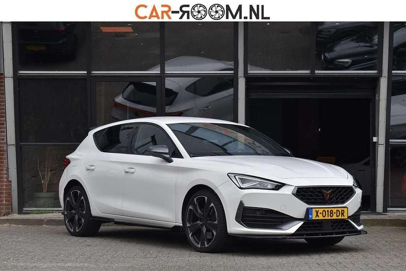 Wit Gebruikt 2021 Cupra Leon VZ Hatchback | € 23.950 (Eerlijke prijs) - Afbeelding 1/4
