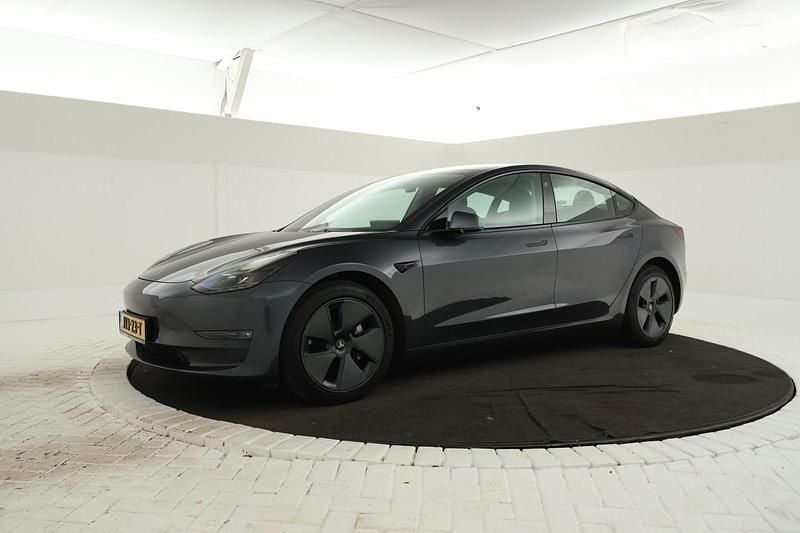 Grijs (metallic) Occasion 2021 Tesla Model 3 Long Range AWD Sedan | € 24.995 (Eerlijke prijs) - Afbeelding 1/4