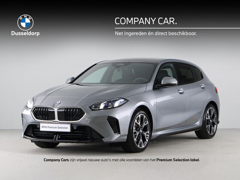 Grijs, metallic lak Gebruikt 2025 BMW 120 M Sport Hatchback | € 42.900 (Super prijs) - Afbeelding 1/4
