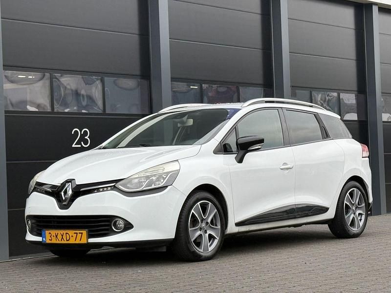 Wit Gebruikt 2013 Renault Clio GrandTour Expression Stationwagen | € 3.350 (Iets duurder) - Afbeelding 1/4