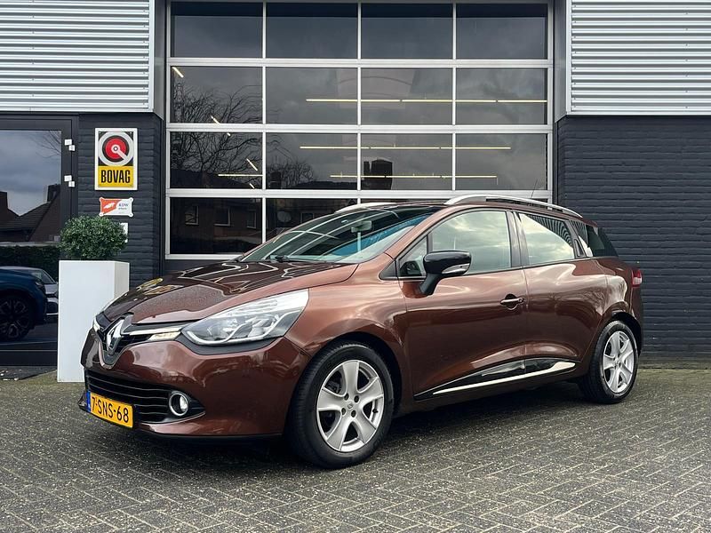 Bruin Occasion 2013 Renault Clio GrandTour Dynamique Stationwagen | € 4.995 (Iets duurder) - Afbeelding 1/4