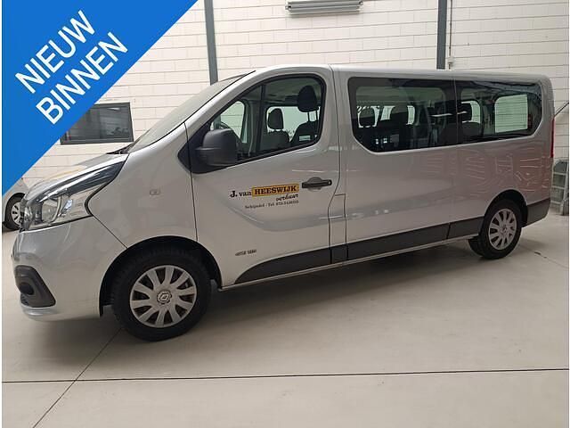 Grijs Gebruikt 2015 Renault Trafic Expression Van | € 14.750 - Afbeelding 1/4