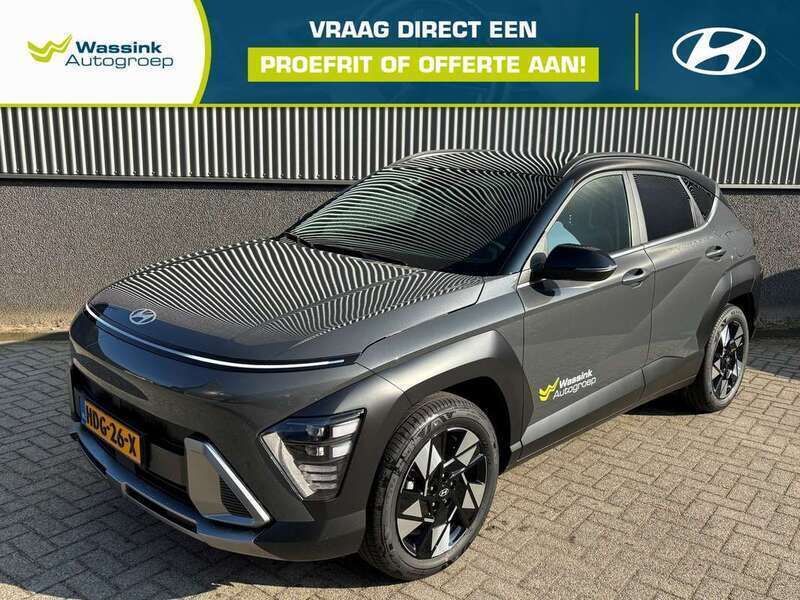 Grijs, metallic lak Gebruikt 2025 Hyundai Kona Comfort SUV | € 36.440 (Duur) - Afbeelding 1/4