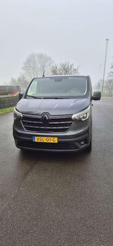 Zwart Gebruikt 2022 Renault Trafic Van | € 25.500 (Iets duurder) - Afbeelding 1/4