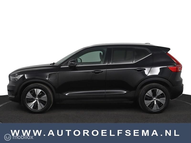 Zwart Gebruikt 2021 Volvo XC40 Inscription SUV | € 28.950 (Eerlijke prijs) - Afbeelding 1/4