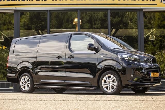 Zwart Gebruikt 2024 Opel Vivaro S Van | € 29.950 (Eerlijke prijs) - Afbeelding 1/4