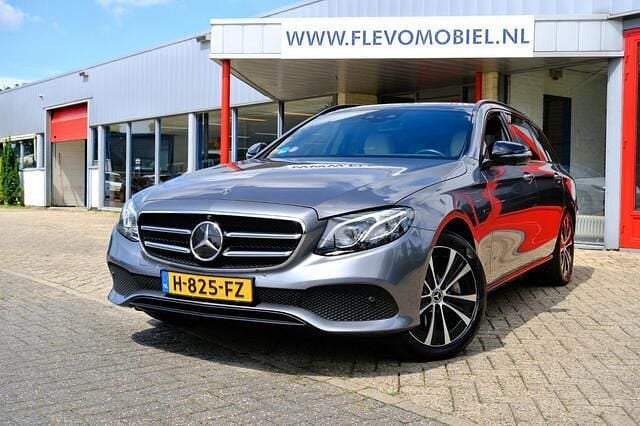 Grijs Gebruikt 2020 Mercedes 300 Premium Plus Stationwagen | € 28.450 (Eerlijke prijs) - Afbeelding 1/4