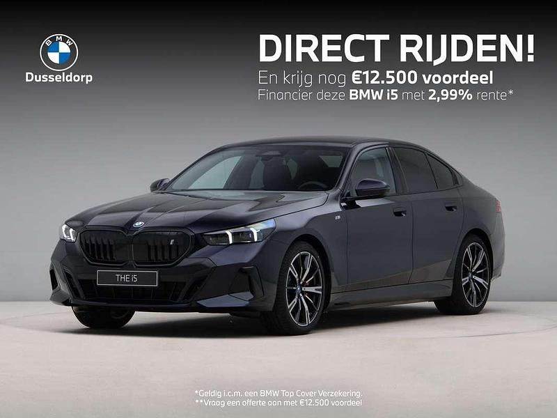 Zwart, metallic lak Nieuw 2025 BMW i5 M Sport Sedan | € 83.232 (Goede deal) - Afbeelding 1/4